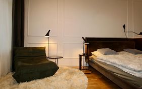 Zentrales Hochwertiges Gruenderzeit-Apartment Thomasius